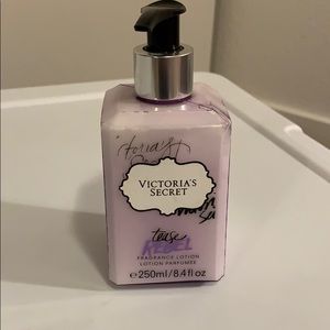 Victoria’s Secret - Tease Rebel lotion